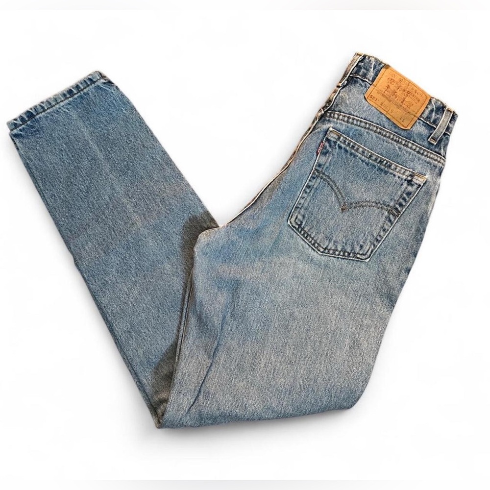 Vintage Levi’s 551 Relaxed Taper Jeans 10 Long (27x31.5)